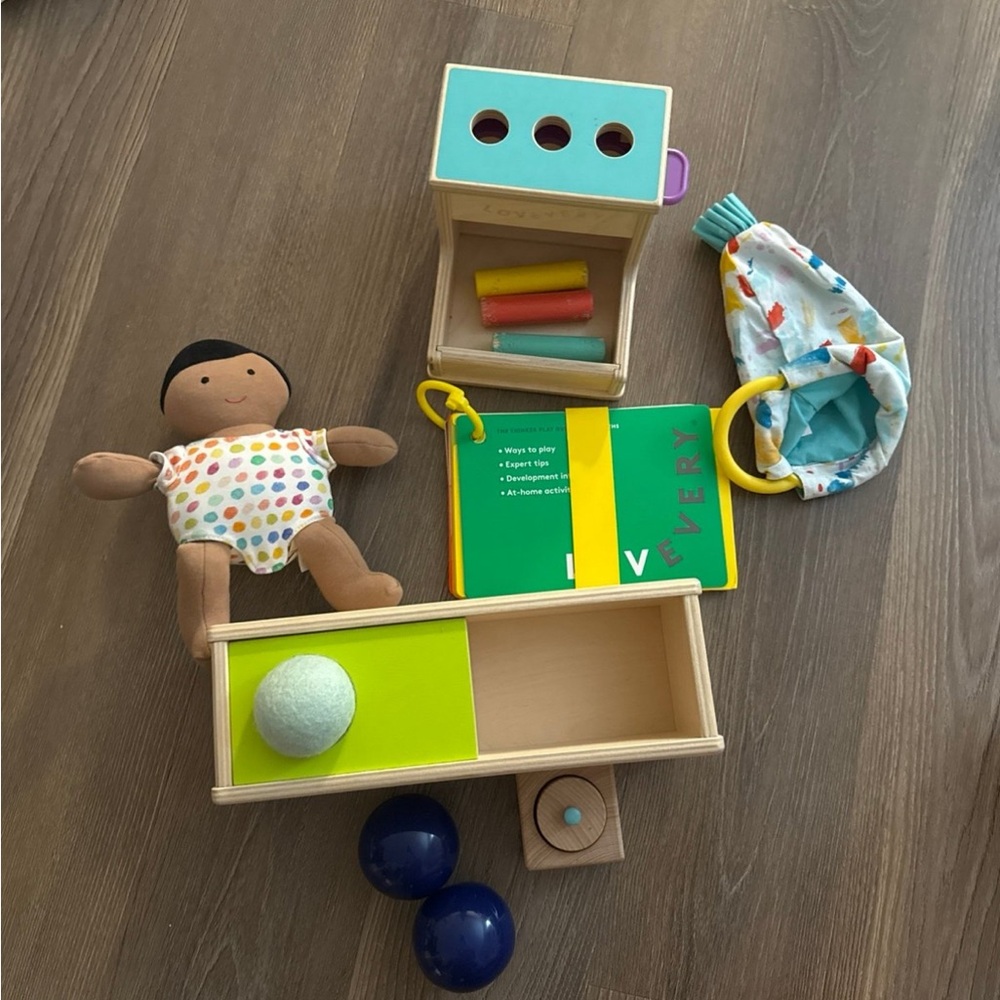 Lovevery the thinker play kit- partial 11-12 months